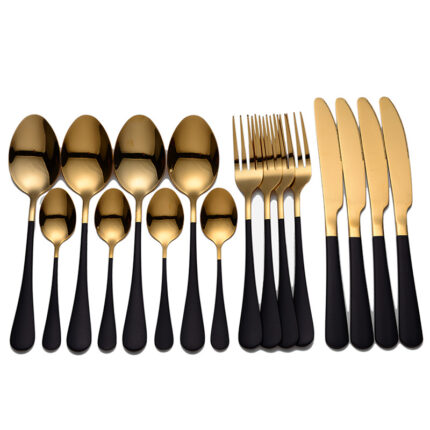 Ensemble de couverts occidentaux